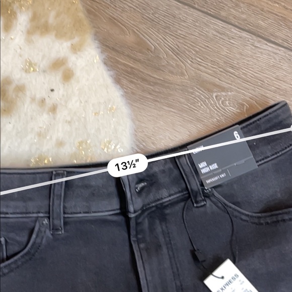 Express midi high rise black denim shorts - Picture 3 of 5